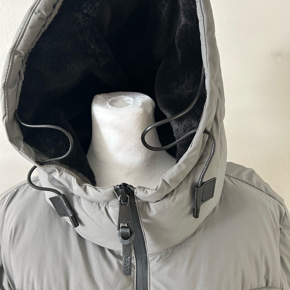 Women’s DKNY Gray Hooded Puffer Coat Thumbhole Cuffs Size XL Ski Winter Cozy - Picture 3 of 16